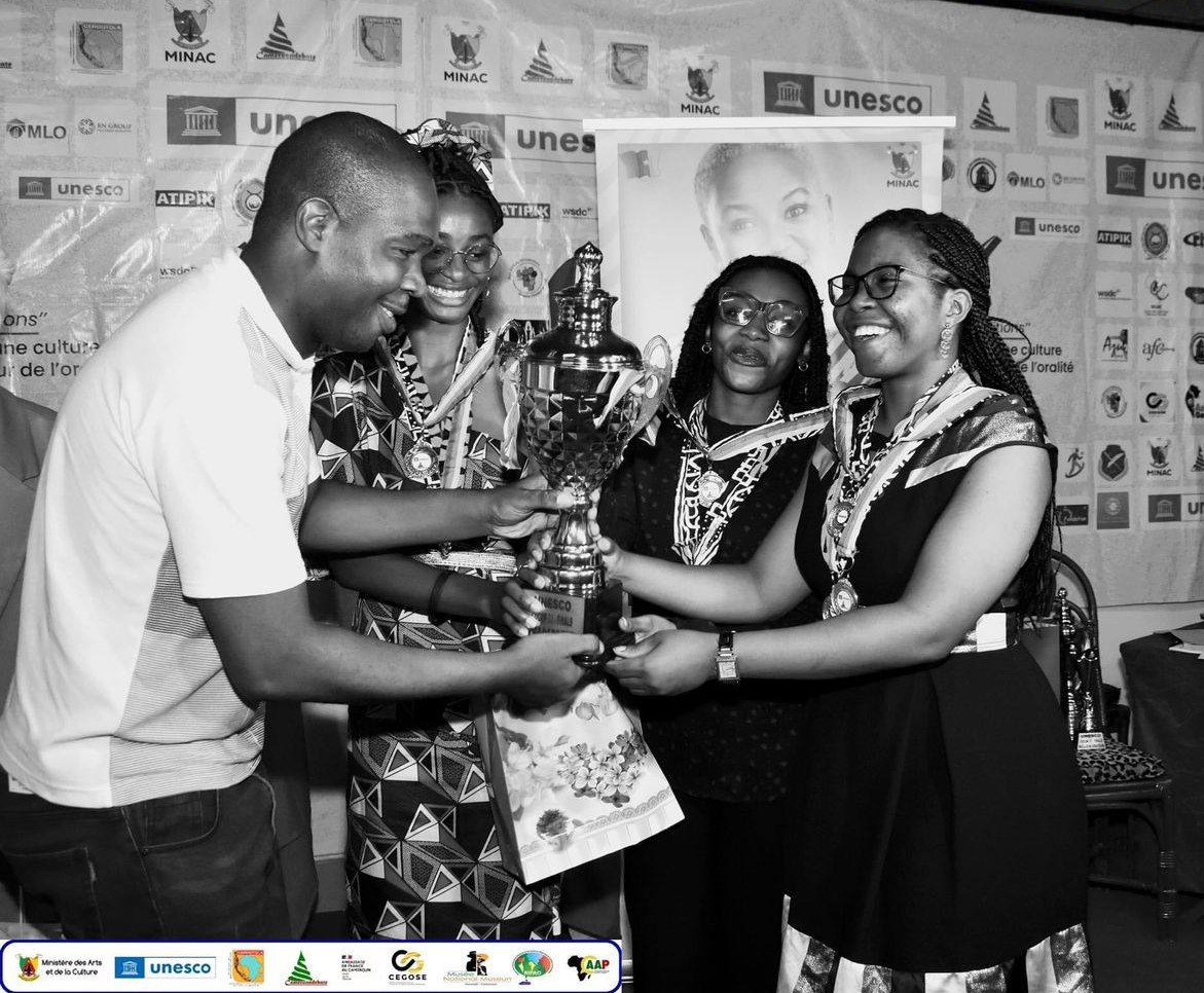 Remise de trophée UNESCO — jeunes Fellows MCE